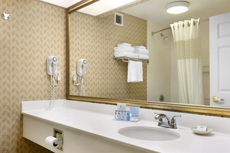 Hampton Inn & Suites Providence/Warwick-Airport , RI 02886 near Theodore Francis Green State Airport View Point 8