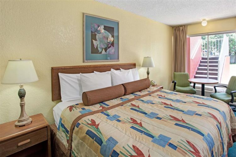 Days Inn by Wyndham Cocoa Cruiseport West At I-95/524 , FL 329262426 near Melbourne International Airport View Point 14