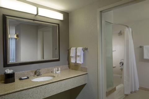 Courtyard by Marriott Fort Lauderdale Airport & Cruise Port , FL 33004 near Fort Lauderdale-hollywood International Airport View Point 33