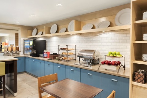 Country Inn & Suites by Radisson, Cedar Rapids Airport , IA 52404 near The Eastern Iowa Airport View Point 8