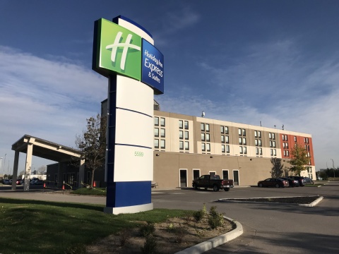 Holiday Inn Express & Suites Toronto Airport West, an IHG Hotel , ON L4W 3ZI near Toronto Pearson Airport View Point 1