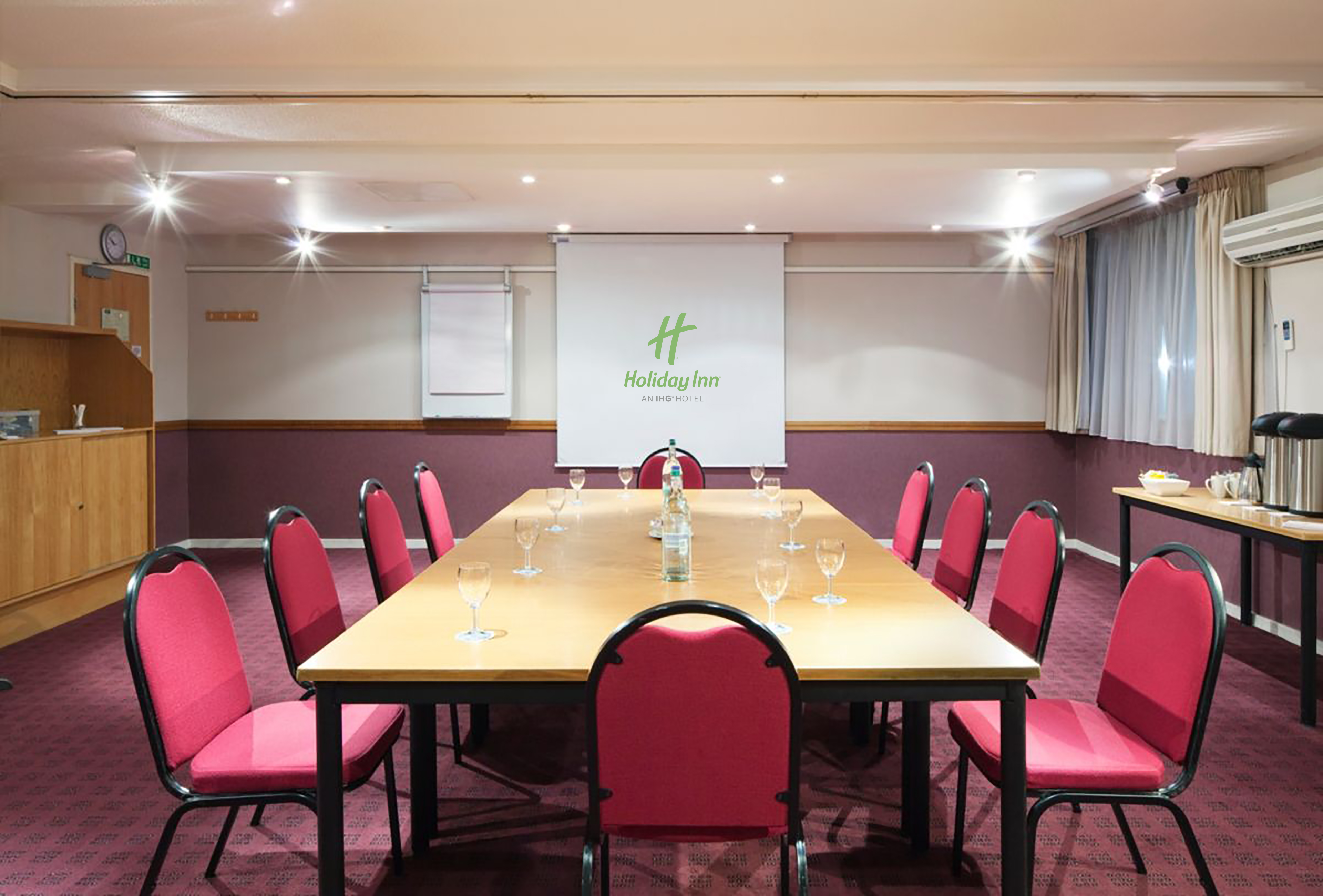 Holiday Inn Slough Windsor, an IHG Hotel ,  SL1 2NH near Heathrow Airport View Point 12