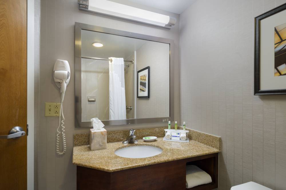 Holiday Inn Express Hershey 6