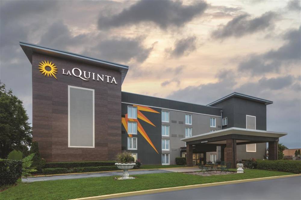 La Quinta Inn & Suites By Wyndham Atlanta Airport South