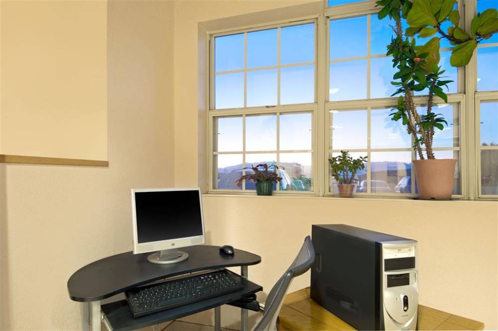 Microtel Albuquerque West 4