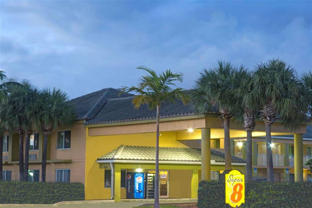 Super 8 By Wyndham Dania/fort Lauderdale Arpt